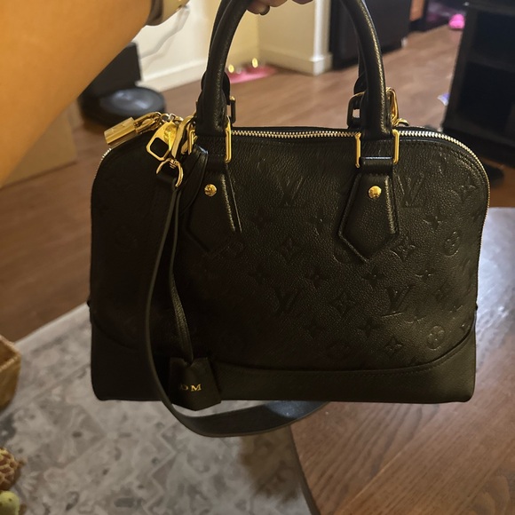 Louis Vuitton Black Shoulder Bag with Textured Leather and Gold Hardware - Picture 1 of 6